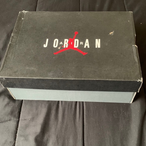 Jordan 9 Retro Dark Charcoal University Gold - Picture 2 of 7